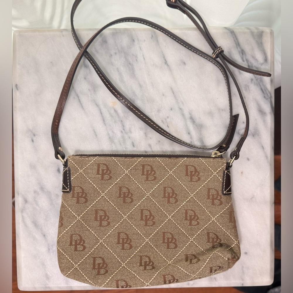 Dooney and Bourke Vintage Monogram Crossbody LNC - Picture 3 of 7